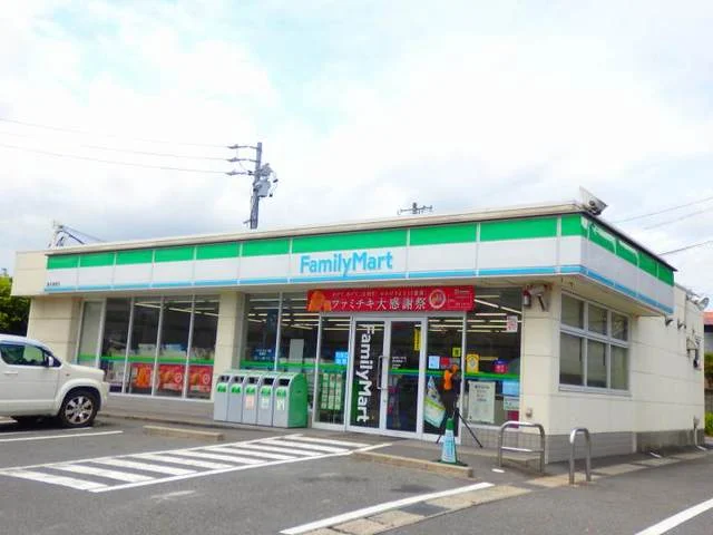 ファミリーマート桑名播磨店まで300m