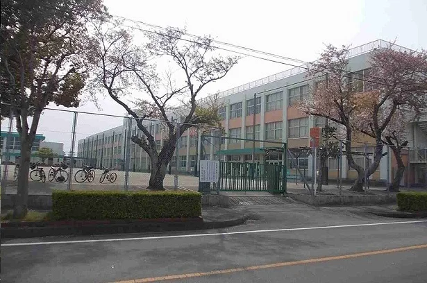 小俣小学校まで1000m
