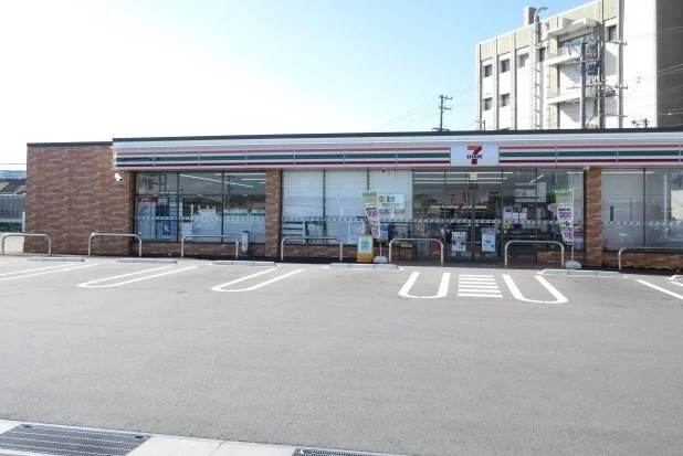 セブンイレブン松阪荒木町店まで850m
