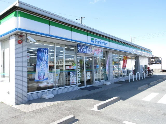 ファミリーマート伊勢おばた店まで280m