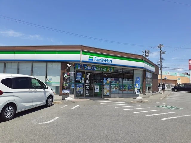 ファミリーマートまで400m