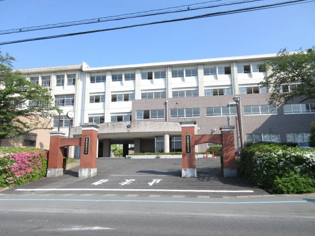 三重高等学校まで800m
