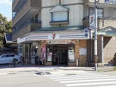 セブンイレブンまで700m