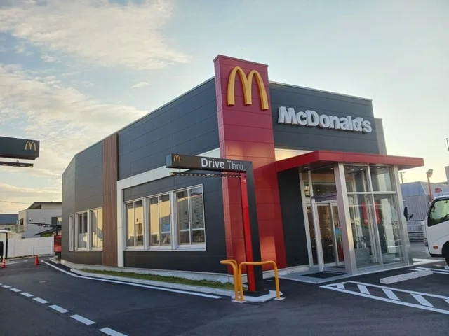 マクドナルド 外環向日店まで550m