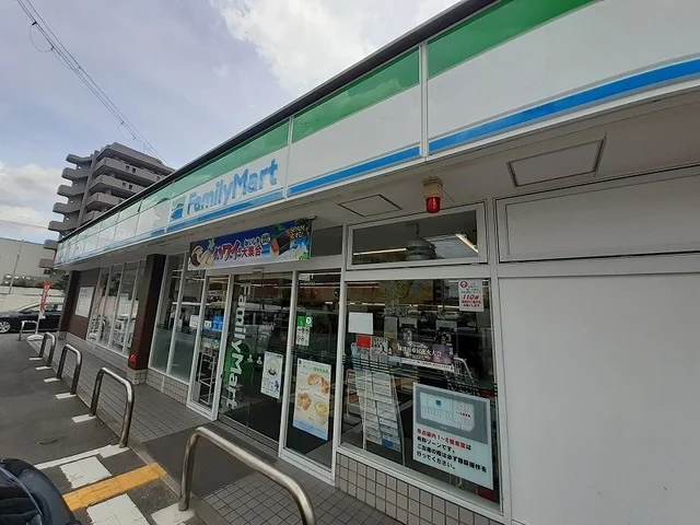 ファミリーマート西院清水店まで300m