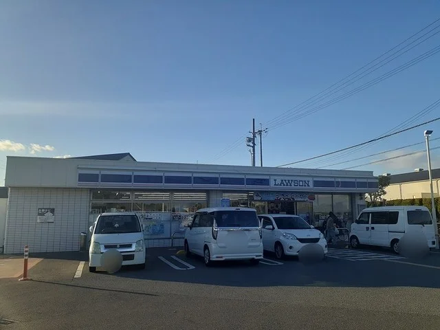 ローソンまで737m