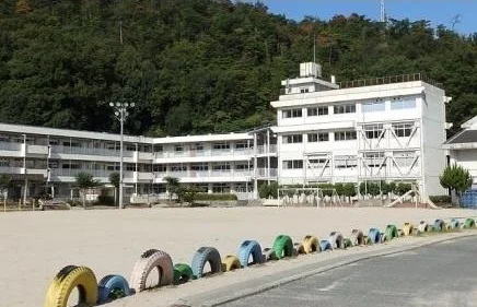 上温品小学校まで840m