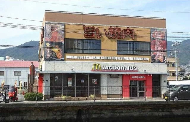 マクドナルドまで1000m