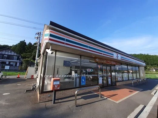 セブンイレブン玖珂千束店まで600m