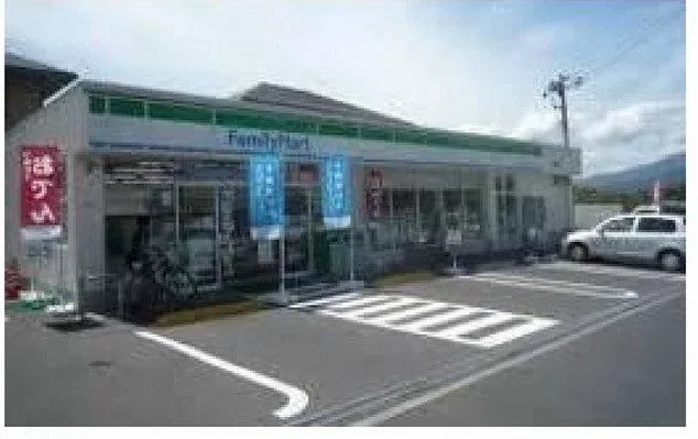 ファミリーマートまで400m