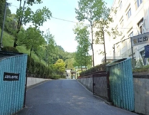 伴中学校まで1200m