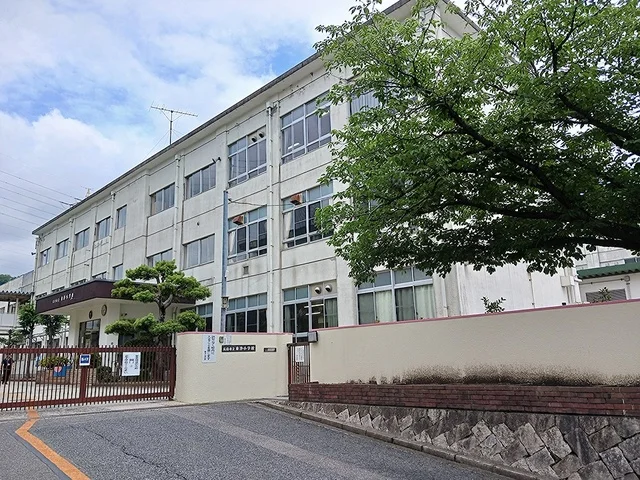 広島市立東浄小学校まで240m