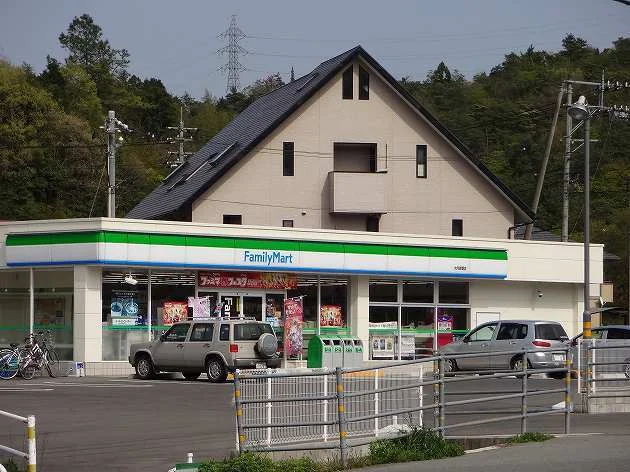 ファミリーマートまで80m