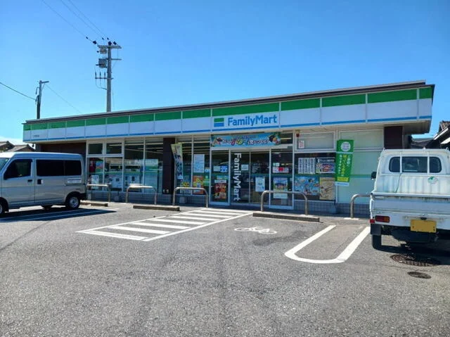 ファミリーマート二丈福吉店まで500m