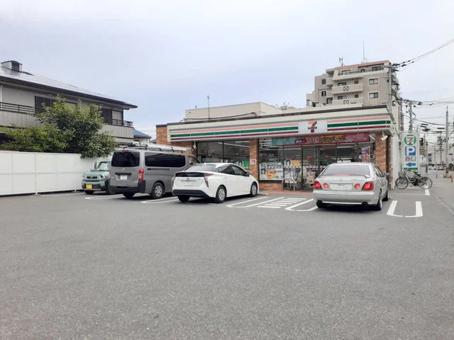 セブンイレブン福岡石丸店まで210m