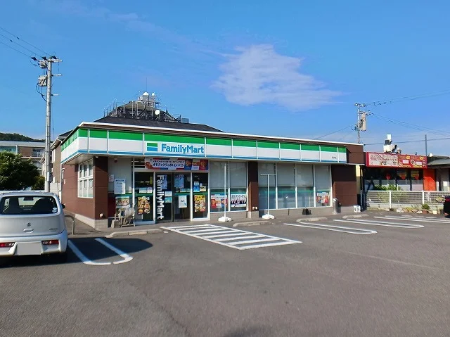 ファミリーマートまで160m