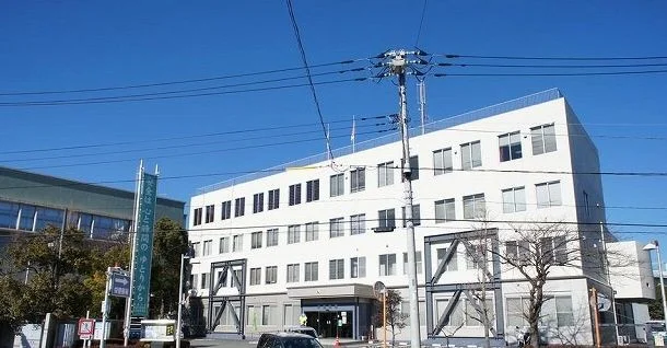 栄警察署まで476m