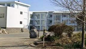 三崎中学校まで385m