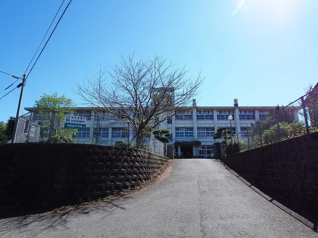 田川市立　弓削田中学校まで1300m