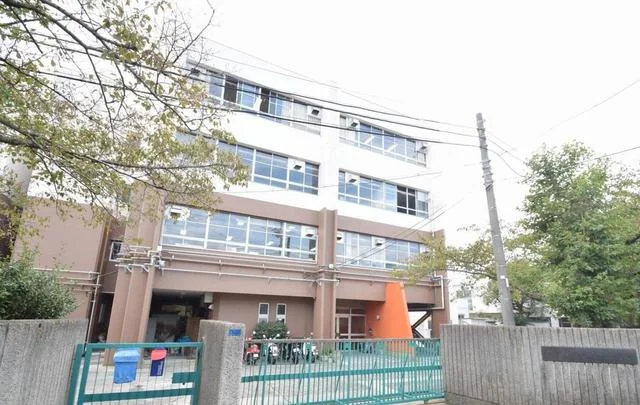 箕面萱野駅まで1200m