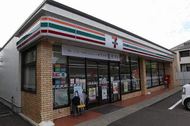 セブンイレブン直江津駅前通り店まで650m