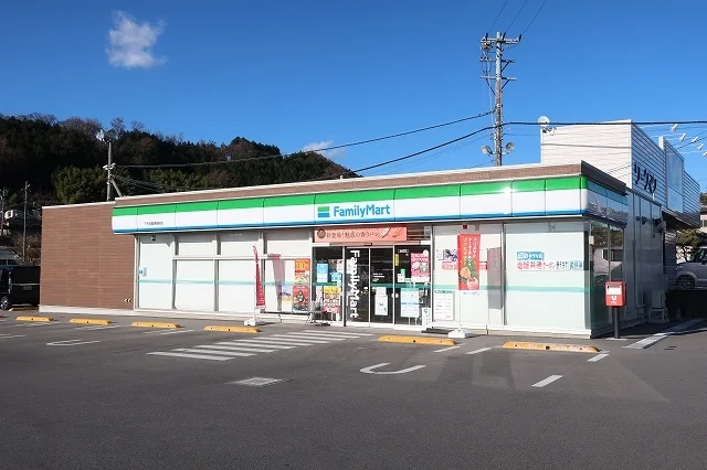 ファミリーマートまで800m