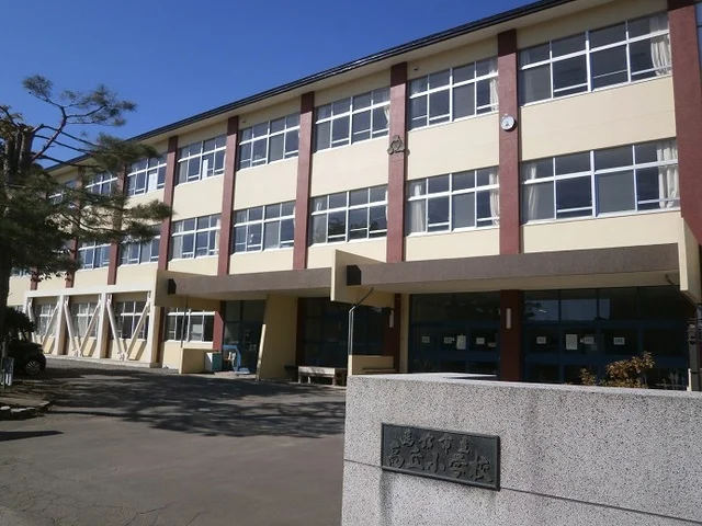 函館市立高丘小学校まで800m