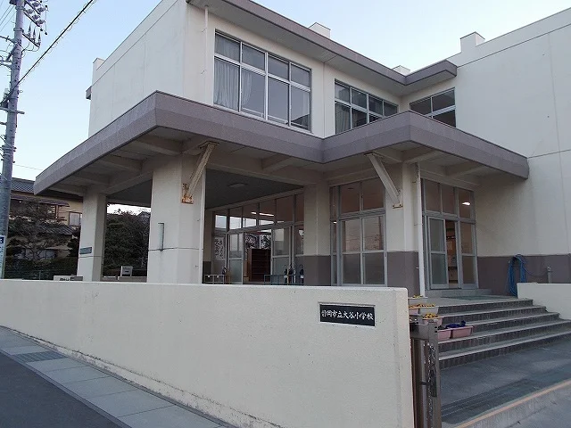 静岡市立大谷小学校まで750m