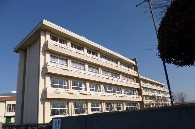 真岡東中学校まで330m