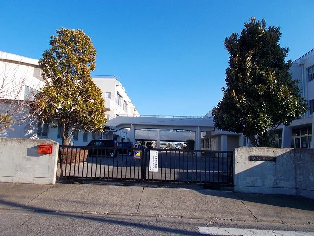 足利市立毛野南小学校まで600m