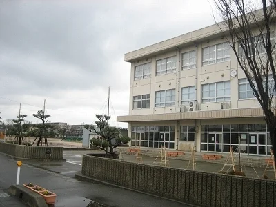 早通中学校まで1200m