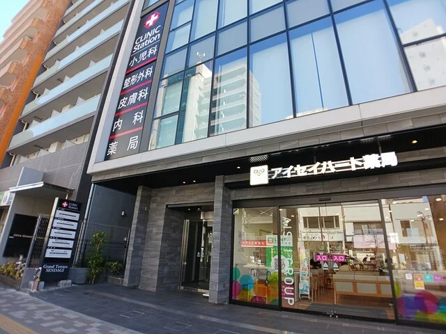 CLINIC Stationまで166m