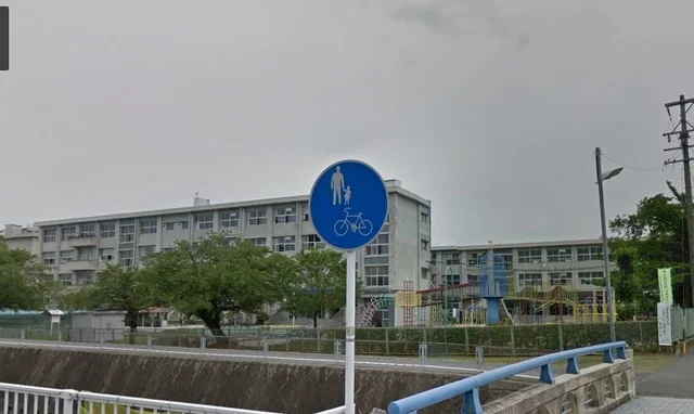 岐阜市立城西小学校まで350m