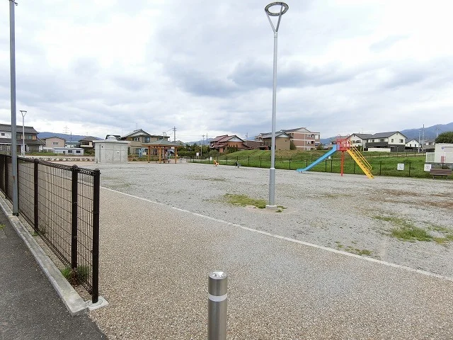 昼飯東公園まで120m