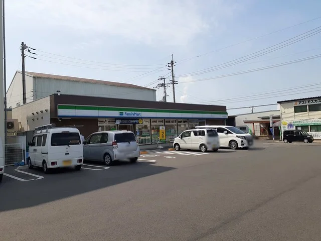ファミリーマート川之江上分店様まで700m