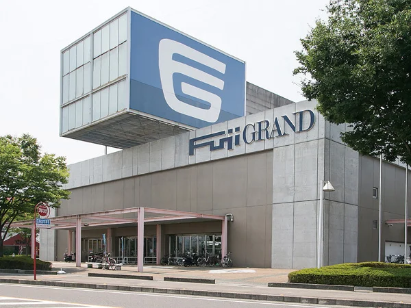 フジグラン川之江店様まで900m