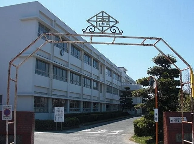 恩田小学校まで1100m