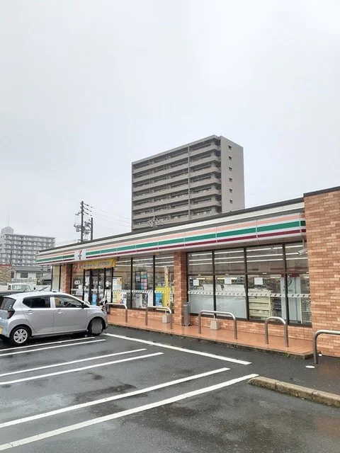 セブンイレブンまで523m
