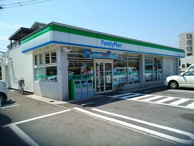 ファミリーマート三佐３丁目店まで1500m