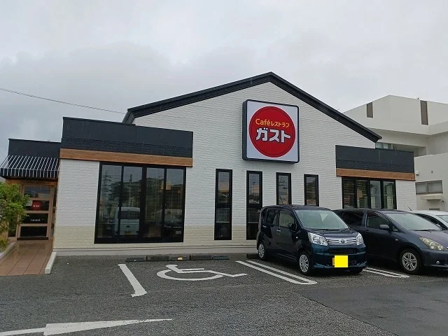 ガスト名護店まで1700m