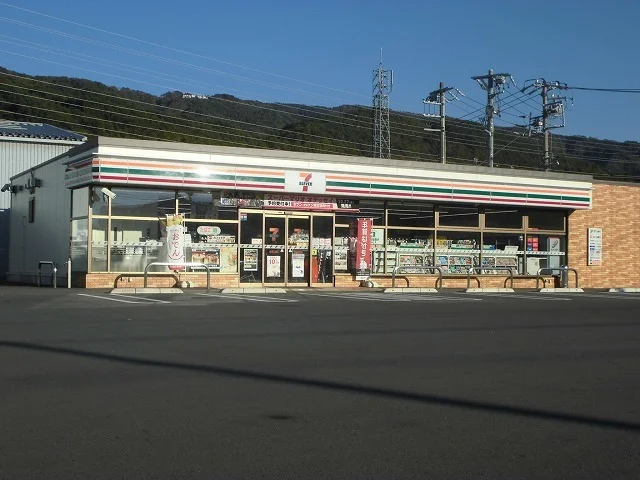 セブンイレブン　箕輪松島店まで440m