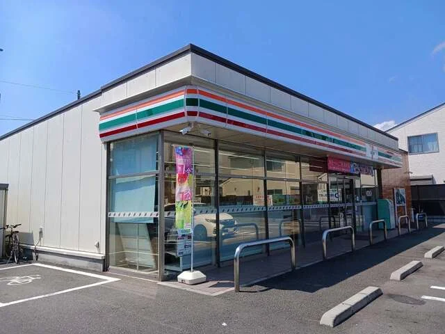 セブンイレブンまで550m