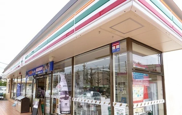 セブンイレブンまで220m