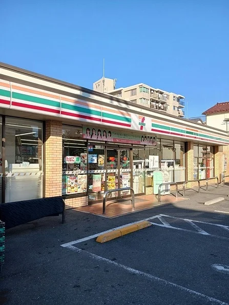 セブンイレブン堀船３丁目北店まで379m