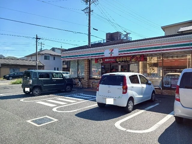 セブンイレブン名西通1丁目店まで440m