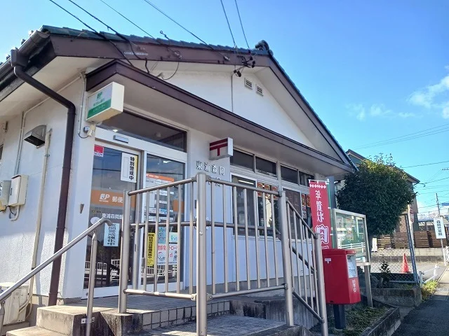 森岡郵便局まで137m
