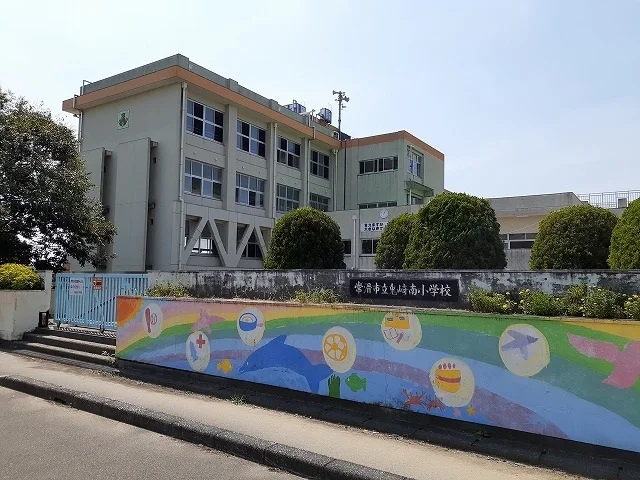 鬼崎南小学校まで577m