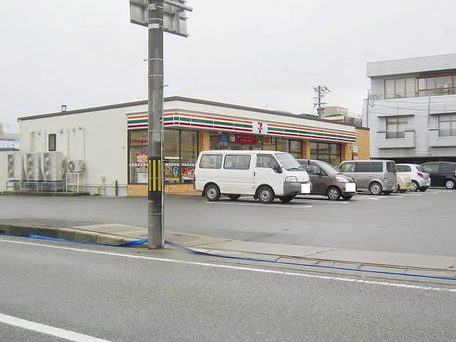 セブンイレブンまで700m