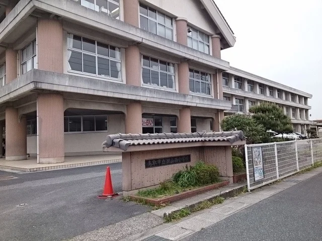 湖山西小学校まで1600m
