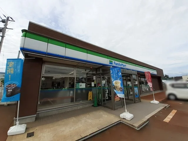 ファミリーマート上越南新町店まで550m